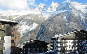 Apartment Le Pied Du Brevent - Walk To Ski Lift, Chamonix Getaway